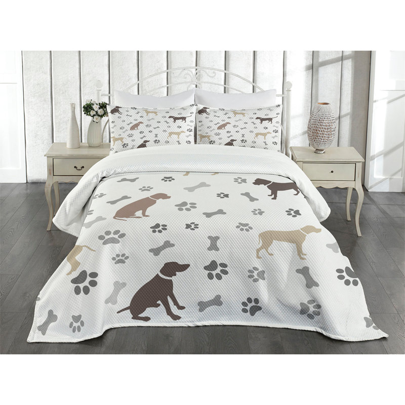 Twin White Quilted Bedspread Set with Dog Print