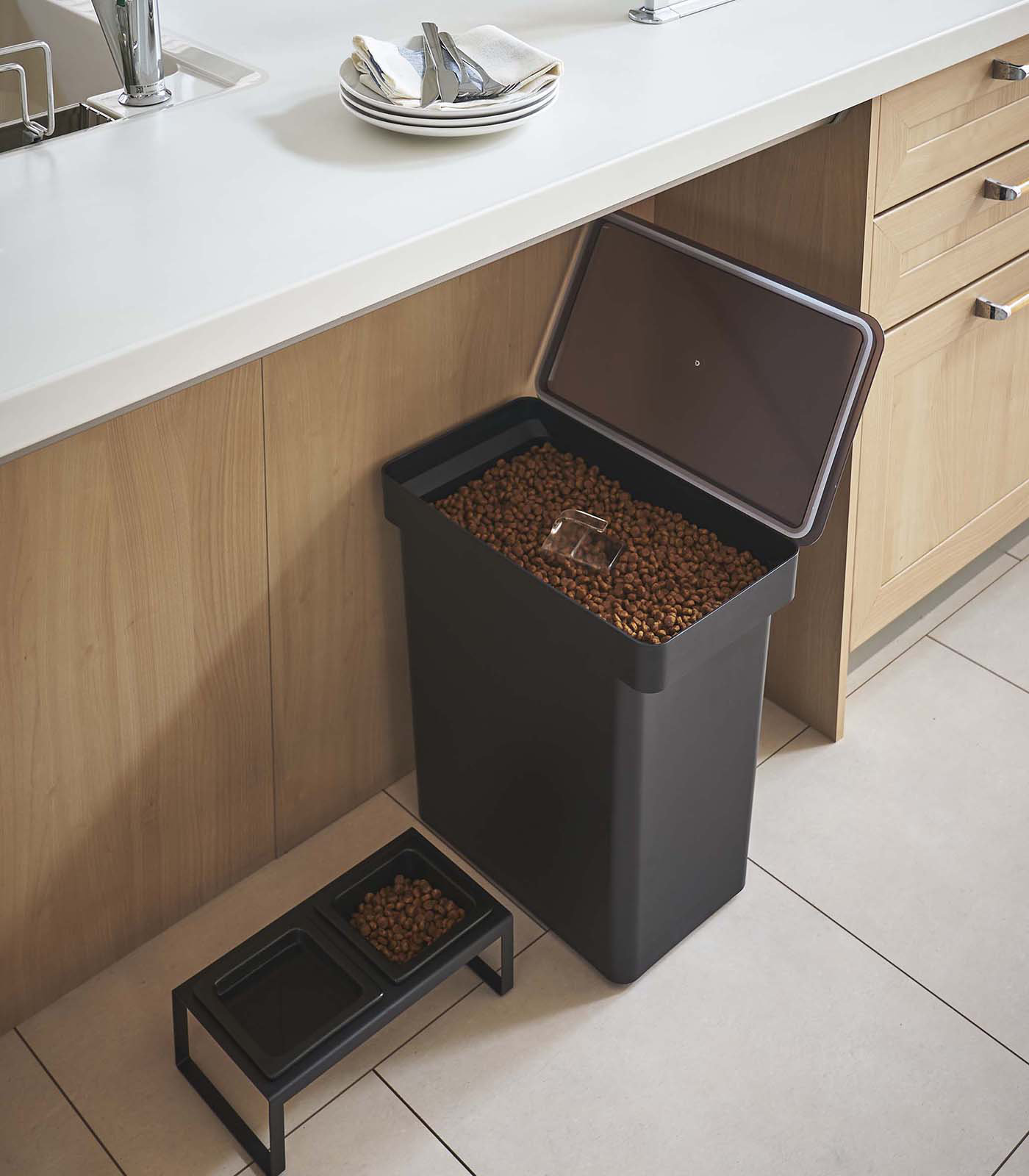 Yamazaki Home Pet Food Container, Black, 55.12 lb