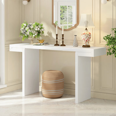 Grande console de 60 pouces aux lignes géométriques épurées