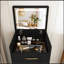 Bureau de coiffeuse avec miroir ouvert et 3 tiroirs-133289341