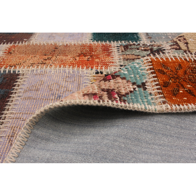 Tapis unique en laine noué à la main style Kosak des années 2010 de 5 pi 7 po x 7 pi 11 po gris clair / vert / rouge Anauri