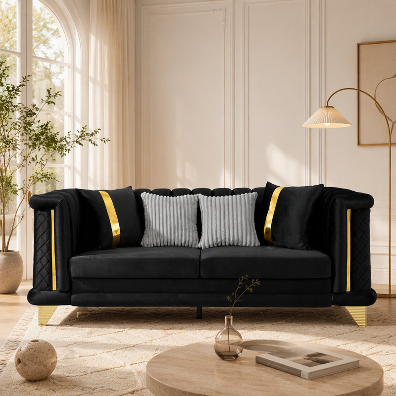 Canapé 3 places en velours luxueux avec dossier capitonné, coussins en mousse à mémoire de forme, cadre aux finitions dorées et texture brodée pour un salon élégant.