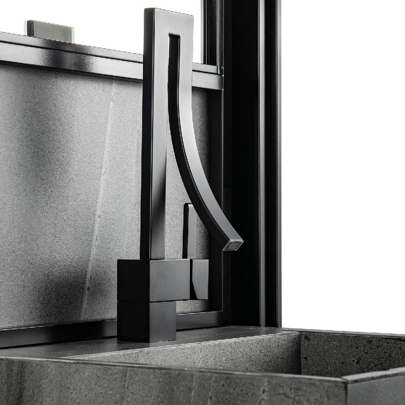Robinet de lavabo de salle de bain 13,8 po Creative, Noir mat