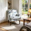 Fauteuil d'appoint rembourré avec garniture cloutée
