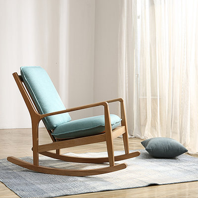 Chaise berçante simple en bois massif