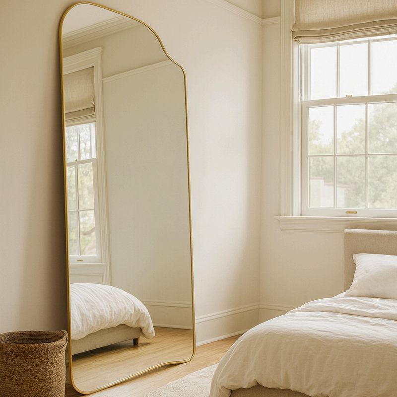 Miroir de plancher asymétrique doré Ellara