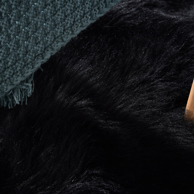 Faux Sheepskin Indoor Rug, Round 10'
