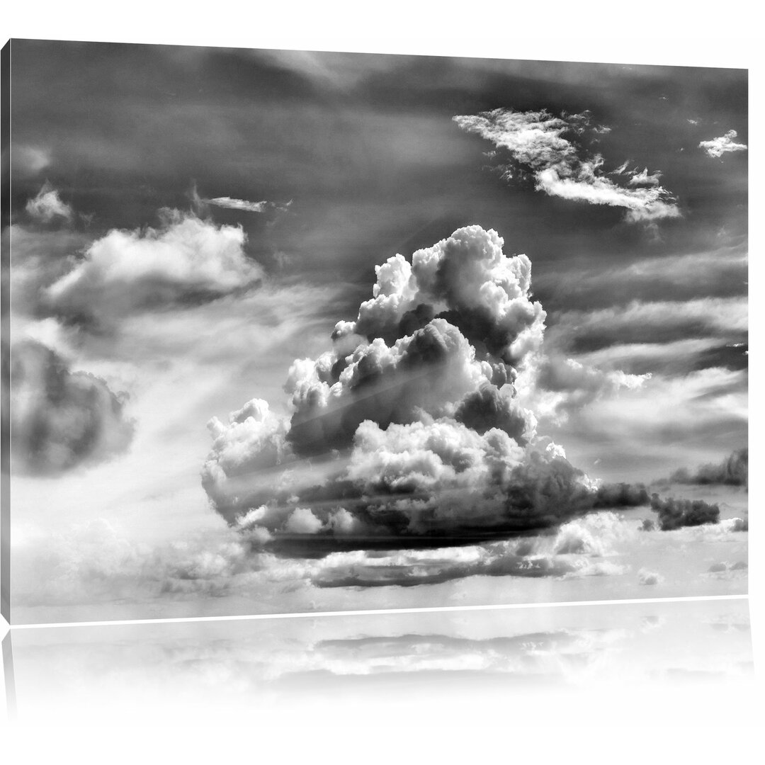 Leinwandbild Wolkiger Himmel bedeckt Sonne in Monochrom