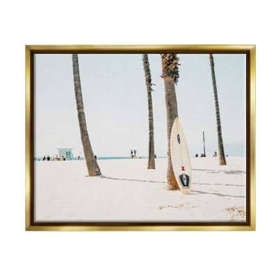 Planche de surf inclinée, palmiers tropicaux, art mural sur toile flottante par Krista Broadway