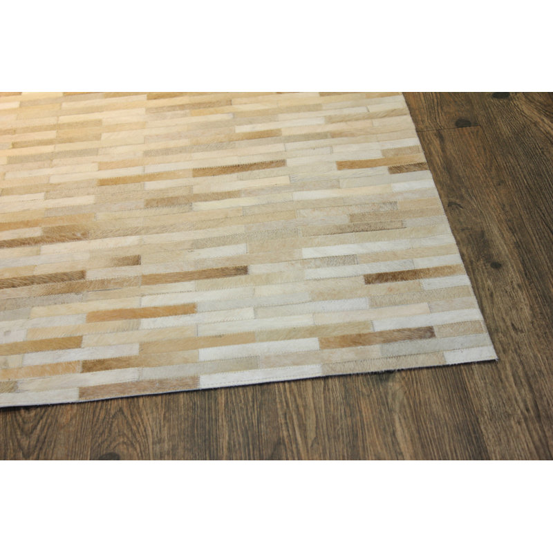 Tapis zone beige fait main Petillo