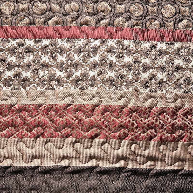 5 pièces de courtepointe rouge et brodée, double / grand avec coussins décoratifs,, Rouge