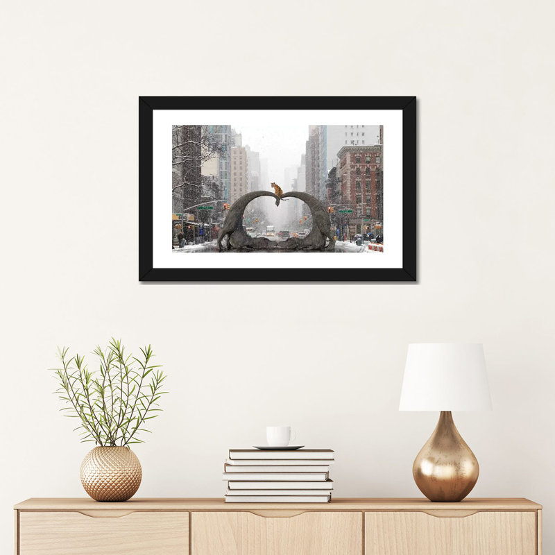« We Are Family I » par Kathrin Federer, impression d’art graphique, Papier encadré noir, Blanc, H 16 po x l 24 po x P 1 po