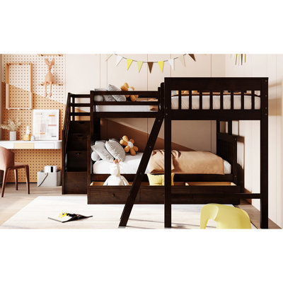 Lit superposé simple au-dessus d'un lit double gris avec 3 tiroirs et escalier. Structure en bois massif. Vaste espace de rangement. Garde-corps pour. Dimensions 118,3 x 96,8 x 61,2. Assemblage requis en forme de L, gris. Pratique. Construire. Garde-corps.