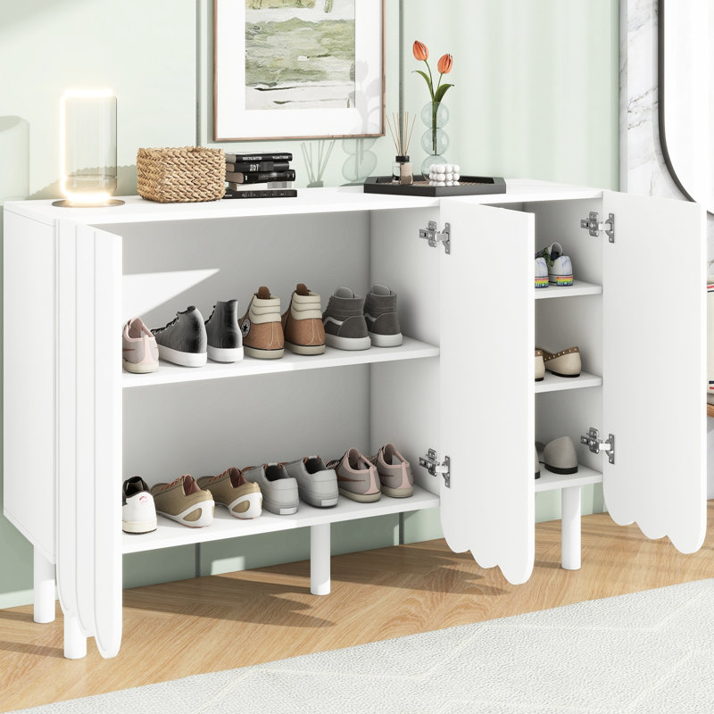 Buffet polyvalent avec tablettes réglables et chaussures classiques