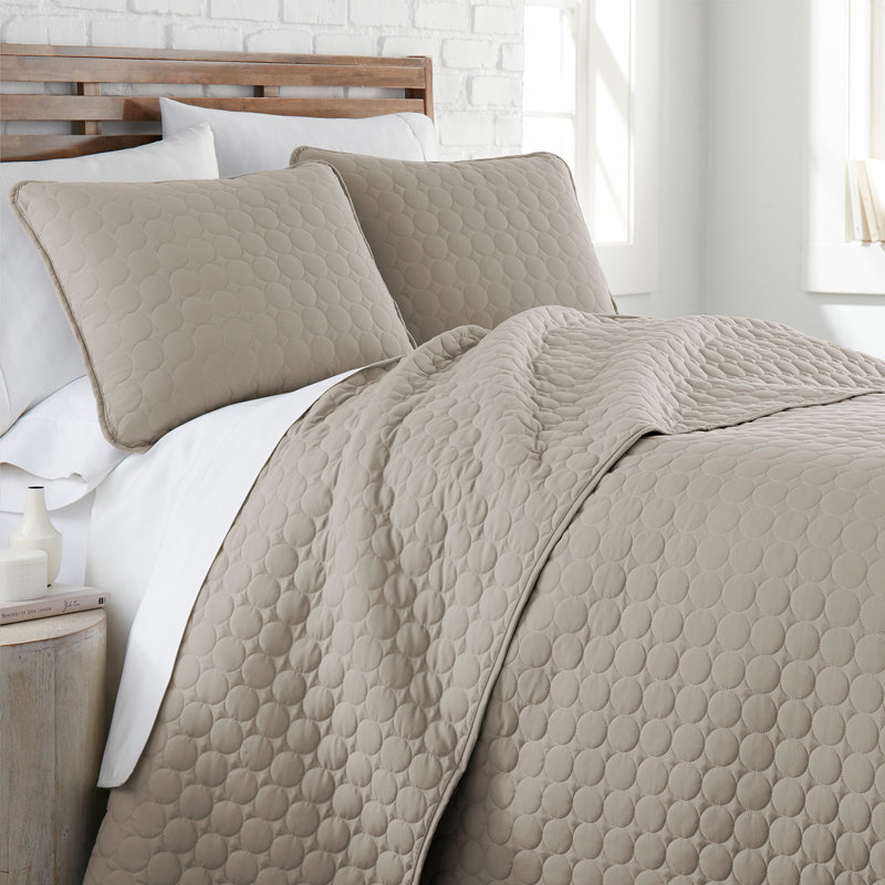 Southshore Fine Linens Lightweight Oversized Reversible Quilt Set with shams, Full/Queen Quilt + 2 Standard Shams