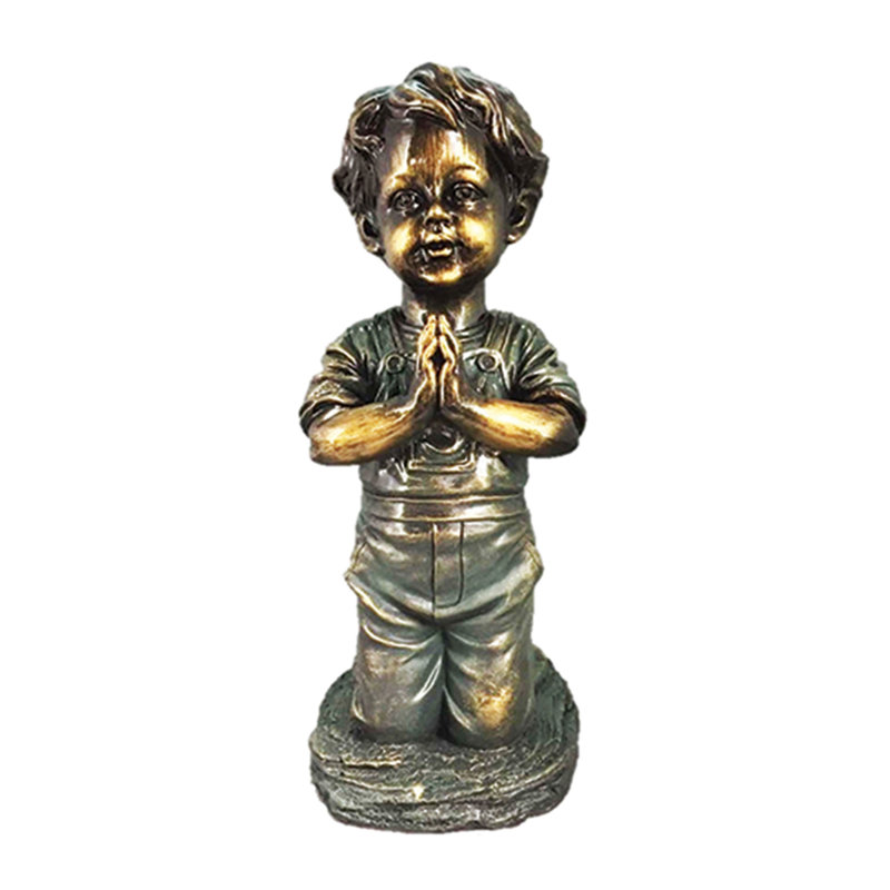 Statue de garçon priant Sillitto