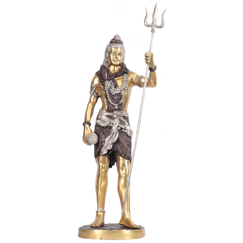 Shiva tenant un trident debout