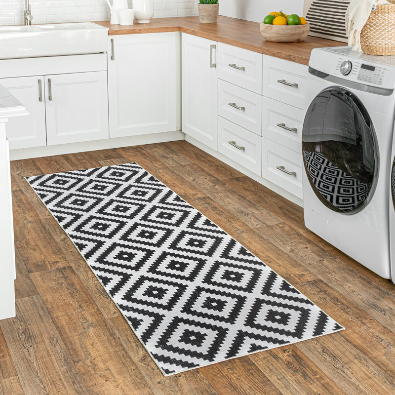 Kellee SpinClean Machine Washable Modern Diamonds Area Rug, Runner 2' 6" x 8'