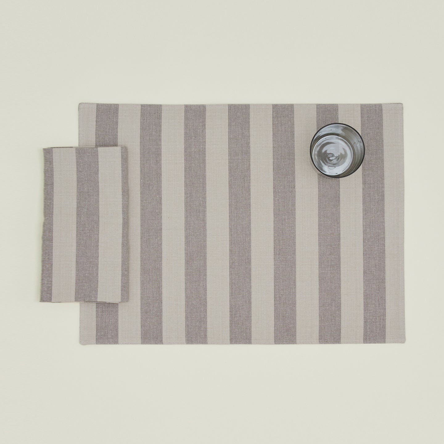 Essential Placemat, Light Gray/Dark Gray