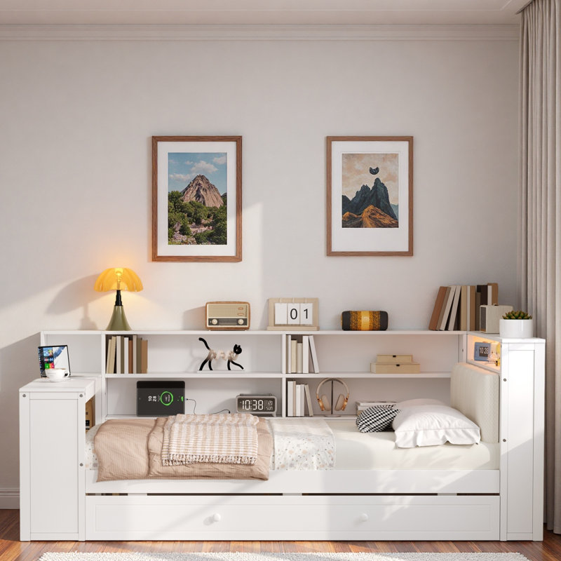 Lit plateforme en bois avec tablettes de rangement, lit gigogne, station de charge, bureau à DEL, bureau et tête de lit tapissier