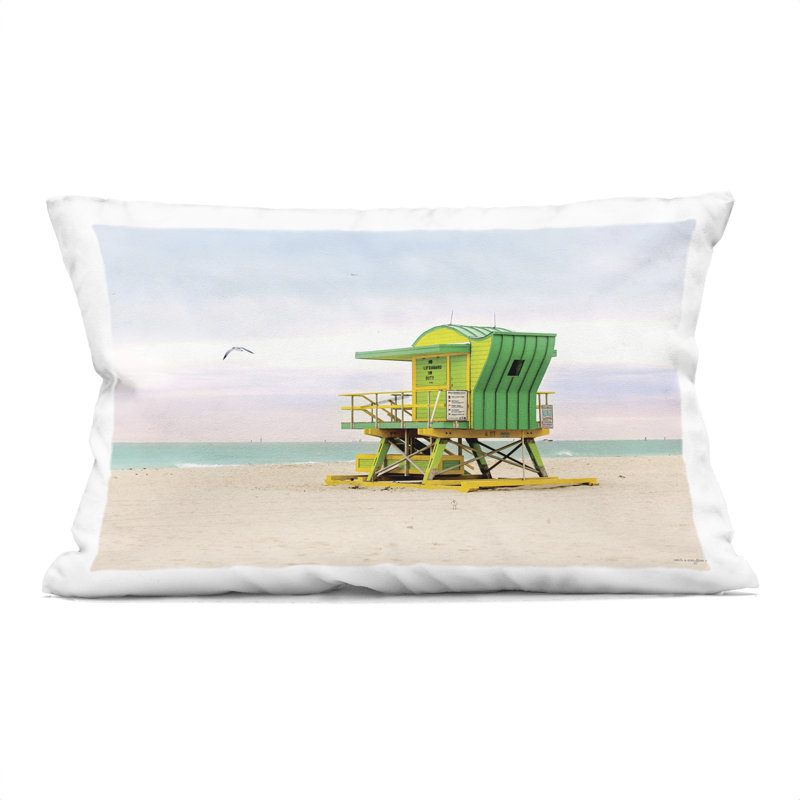 Coussin Patriotic Lifeguard Hut Design by Seven Trees Design, Vert, Rectangulaire H 20 po x l 14 po