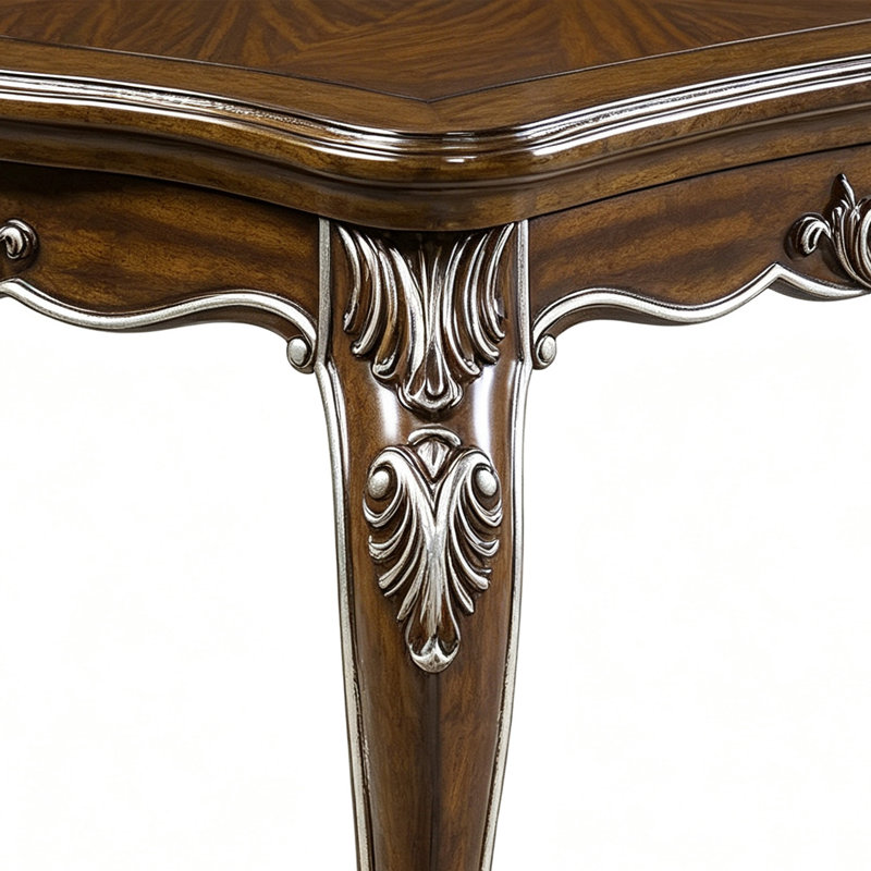 Table de salle à manger rectangulaire extensible Latisha Vintage 80-96 po – Finition chêne antique avec garniture argentée appliquée à la main, pieds et ceinture sculptés de motifs floraux, avec rallonge – Table de salle à manger pour la maison