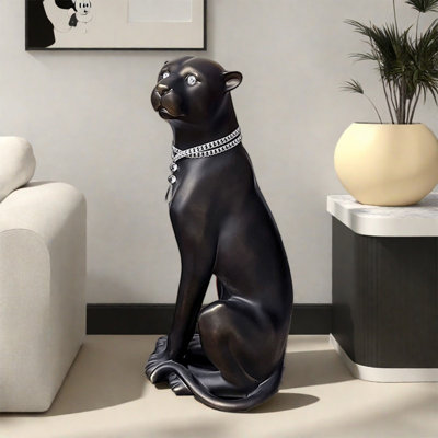 Canapé français à gros objets de décoration