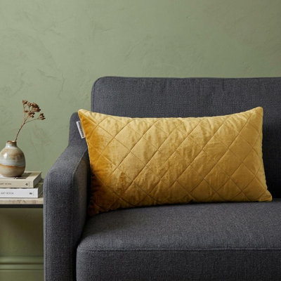 Coussin touffeté à losanges jaune ocre transitionnel