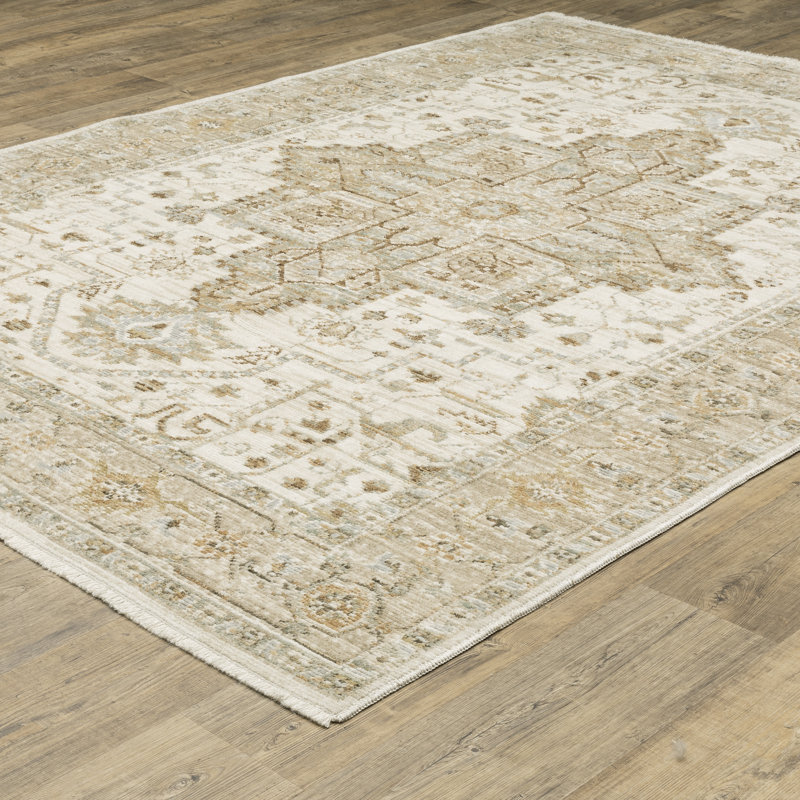 Tapis beige / doré Lainey, Rectangle 5 pi 3 po x 7 pi 7 po
