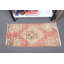 Authentique tapis turc rouge vintage en laine, idéal pour la salle de bain ou les petits espaces d'entrée