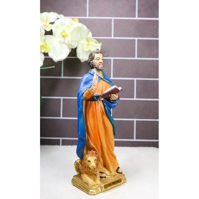 Figurine 8 po, 8" H x 3" W x 2" D