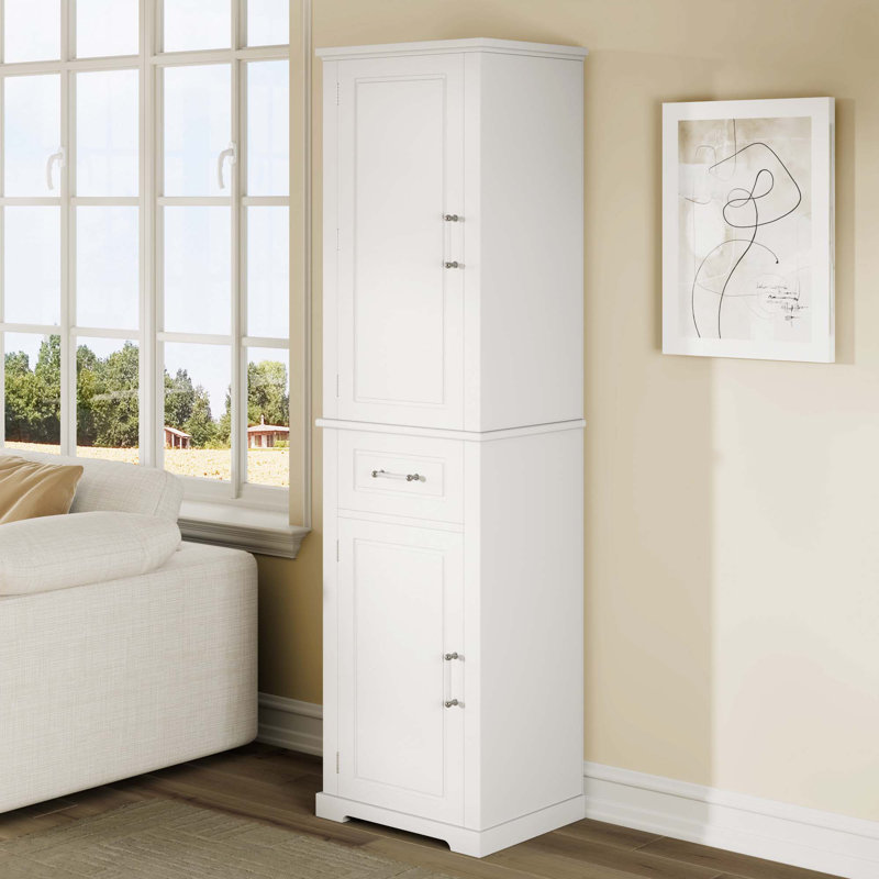 Grande armoire de rangement pour salle de bain avec portes de différentes tailles et tablette réglable