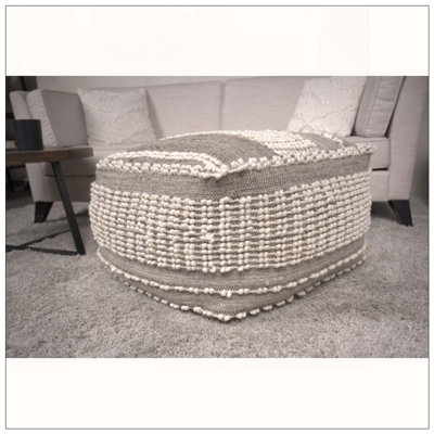 Grand pouf en laine et coton avec motif capitonné