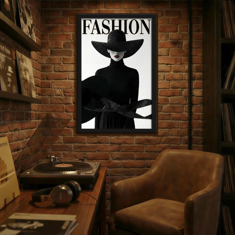 Mannequin avec chapeau noir et robe, H 36 po x l 24 po