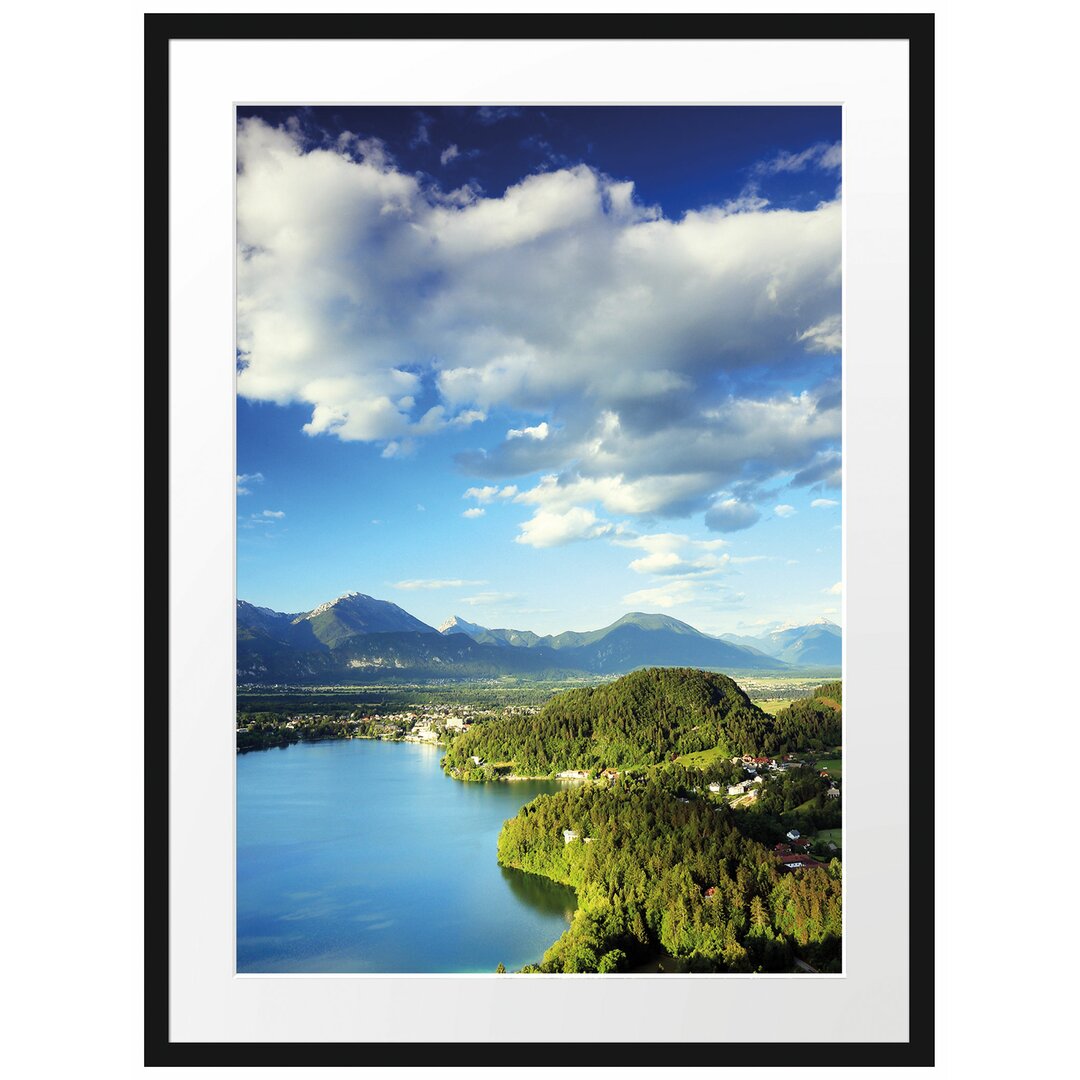 Gerahmtes Poster See mit Insel Landschaft