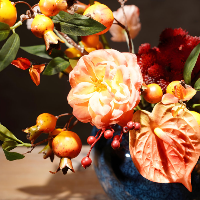 Ornements de fleurs simulées