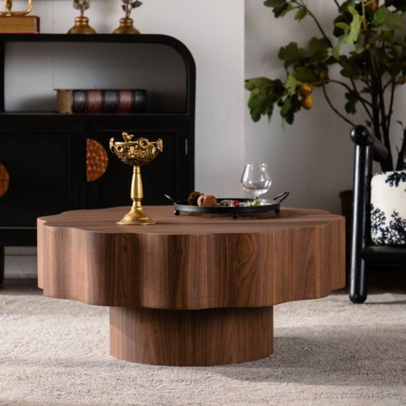 Table basse moderne de 80 cm (31,5 po) avec bord festonné, aspect noyer, facile d'entretien et polyvalente pour tous les espaces, 80 cm (31,5 po).