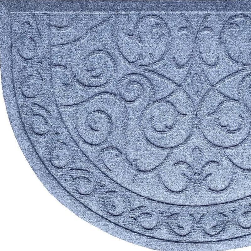 Tapis de porte d'extérieur demi-cercle gris à motifs en volutes, 45,7 cm x 76,2 cm, en polypropylène.