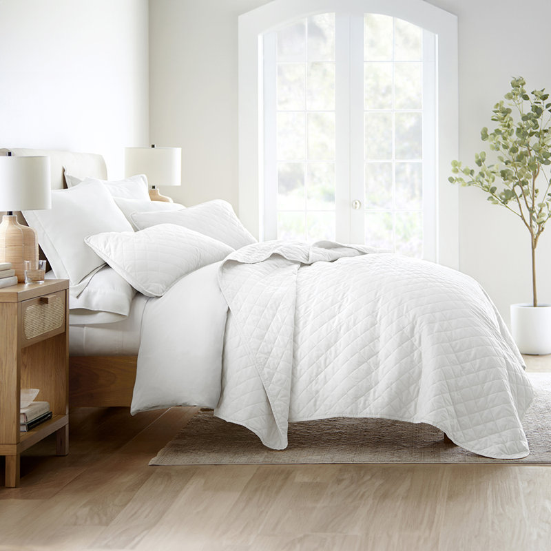 White Microfiber Twin Reversible Quilt Set with Shams