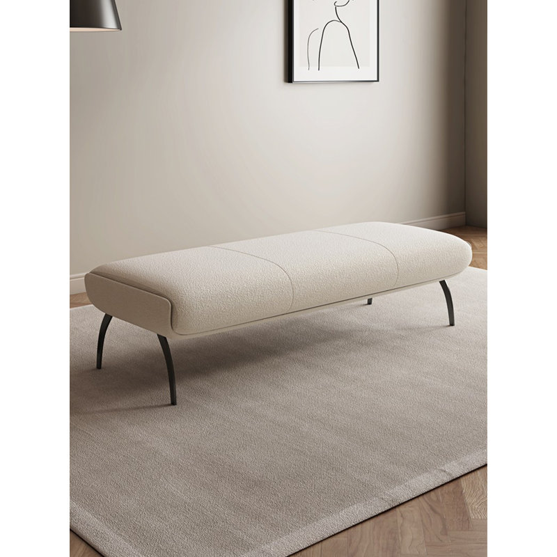 Banc en bois massif recouvert de polaire sherpa et d'acier au carbone, style luxueux et léger, pour salon et chambre.