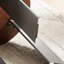 Table basse Cool Cool avec surface en noyer et base en métal