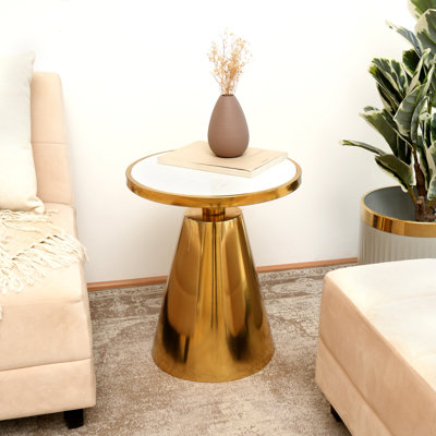 Table d'appoint moderne avec plateau en marbre blanc et structure en métal doré - parfait pour le salon