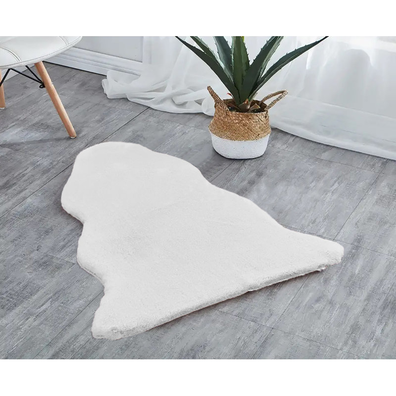 Haefele Faux Fur Indoor Rug, Novelty 2' x 3'