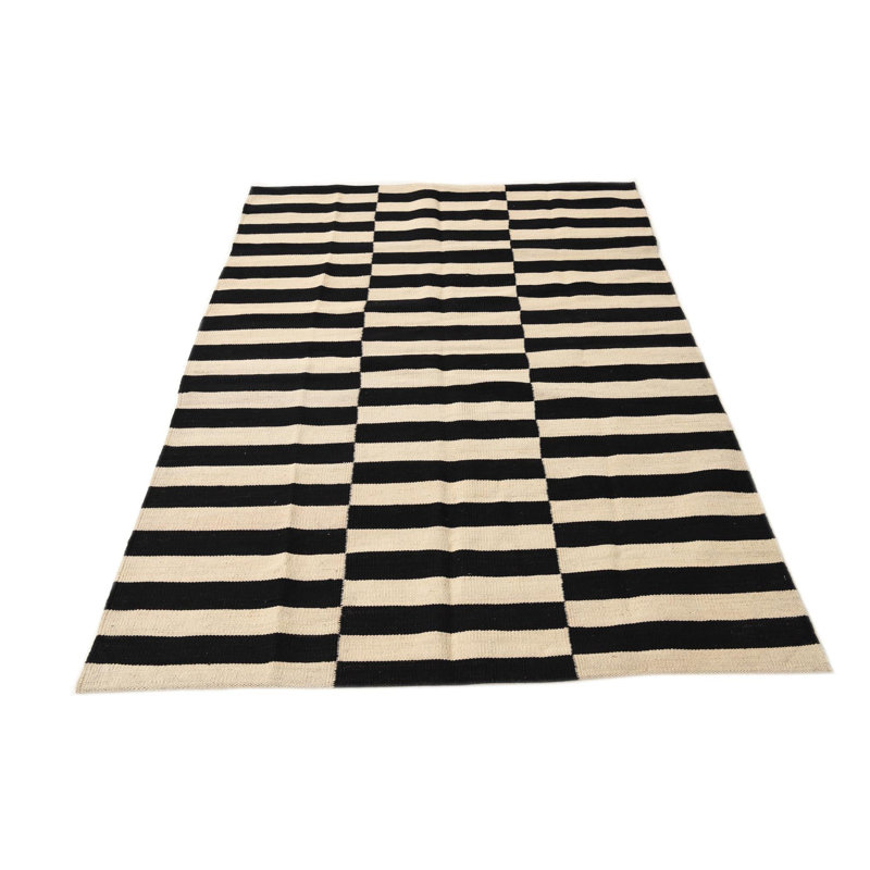 Tapis noir et blanc 4 x 6 Pinkerton