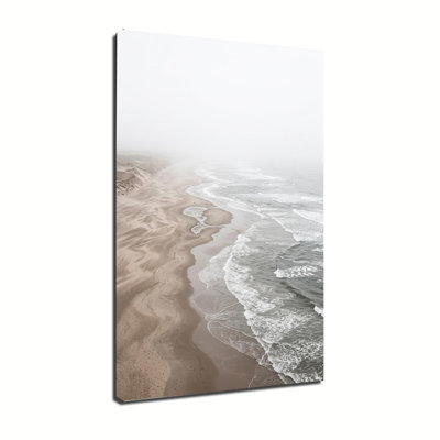 Tableau sur toile représentant une plage océanique brumeuse aux tons neutres, idéal pour le salon ou la chambre.