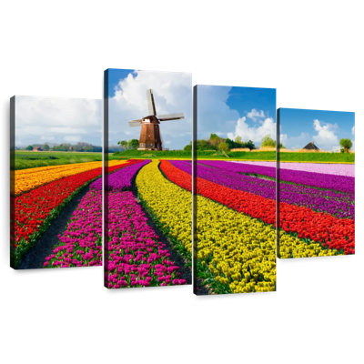 Moulin à vent Harnek dans les champs de tulipes