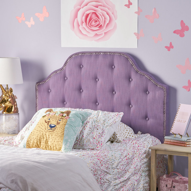 Tête de lit en tissu gris pour lit simple avec coutures élégantes en losange et détails cloutés revêtus d'un magnifique motif capitonné