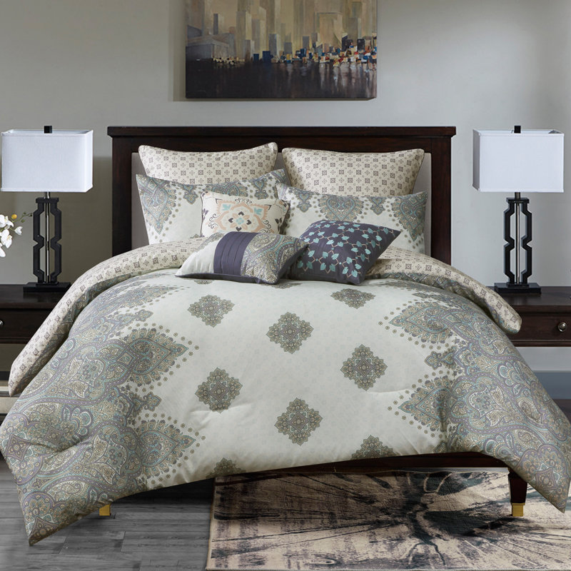 Polyester Channel Damask Comforter, Queen Comforter + 4 Shams + 3 Throw Pillows