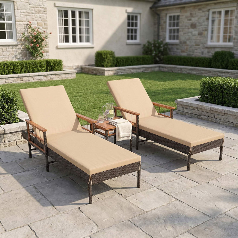 Ensemble 3 pièces de chaises longues d'extérieur résistantes aux intempéries pour la détente au bord de la piscine