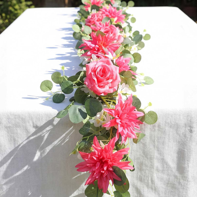 Guirlandes d'eucalyptus avec fleurs, Rose rouge